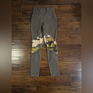 Women’s Aerie Offline The Hugger High Rise Camo Leggings Small